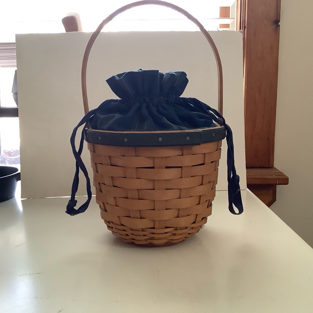 Longaberger collectors club basket